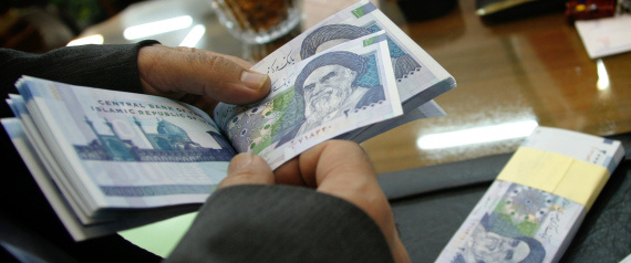 الريال الايراني في انهيار مستمر حتى بعد إقرار الاتفاق النووي