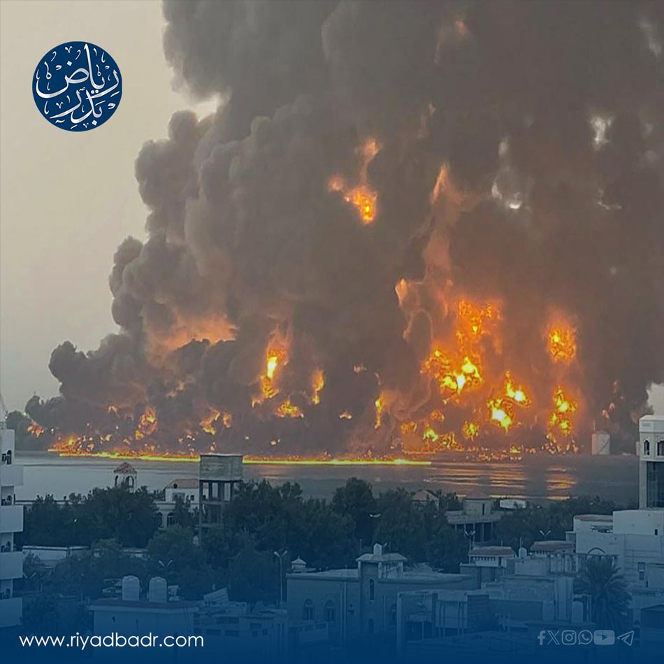 النيران تشتعل في مرفأ عدن
